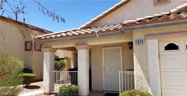 1013 Adobe Flat Dr in Henderson, NV - Foto de edificio - Building Photo