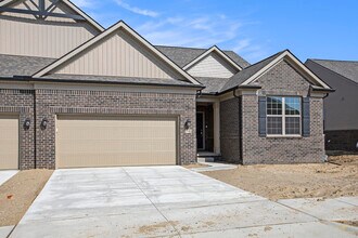 710 W Spaniel Dr in Ann Arbor, MI - Building Photo - Building Photo