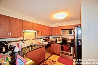 51 Winchester St, Unit #206 in Brookline, MA - Building Photo - Building Photo