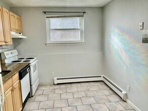 304 College Farm Rd in Waltham, MA - Building Photo - Building Photo