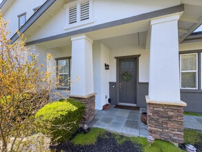 1680 Southview Dr in Petaluma, CA - Building Photo - Building Photo