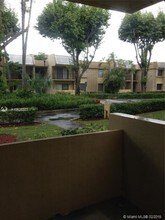 10403 N Kendall Dr-Unit -A in Miami, FL - Foto de edificio - Building Photo