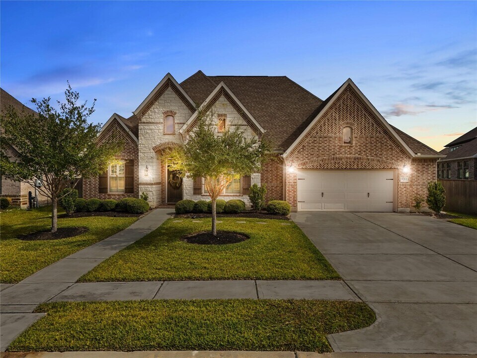 1713 Waterlilly River Ln in League City, TX - Building Photo