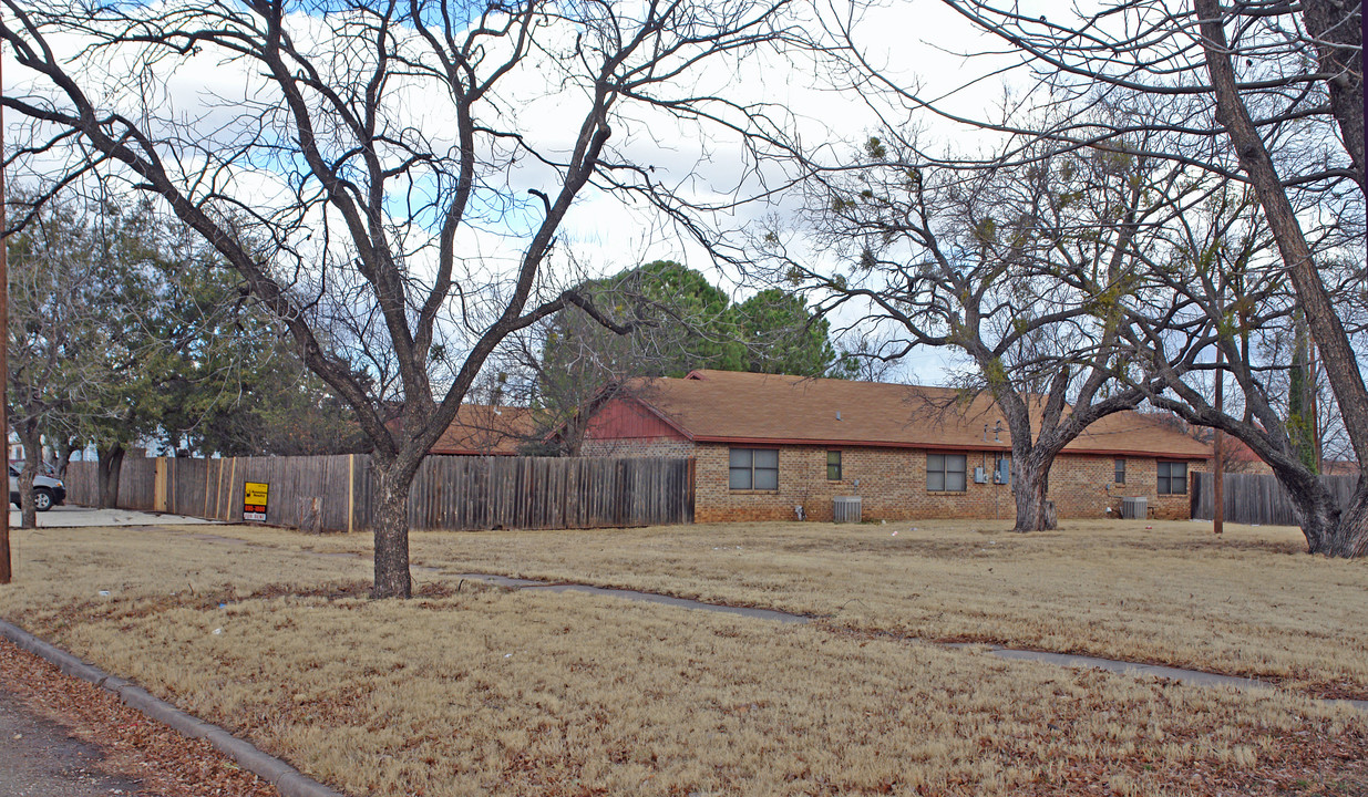 1325 Cedar St in Abilene, TX - Foto de edificio