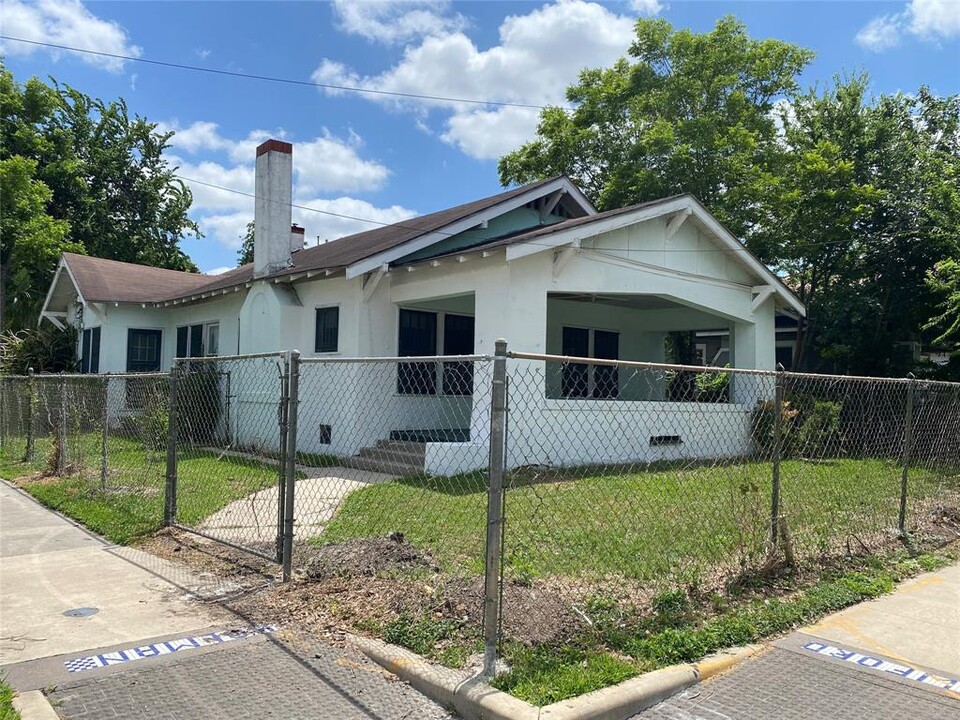 1601 Holman St in Houston, TX - Building Photo