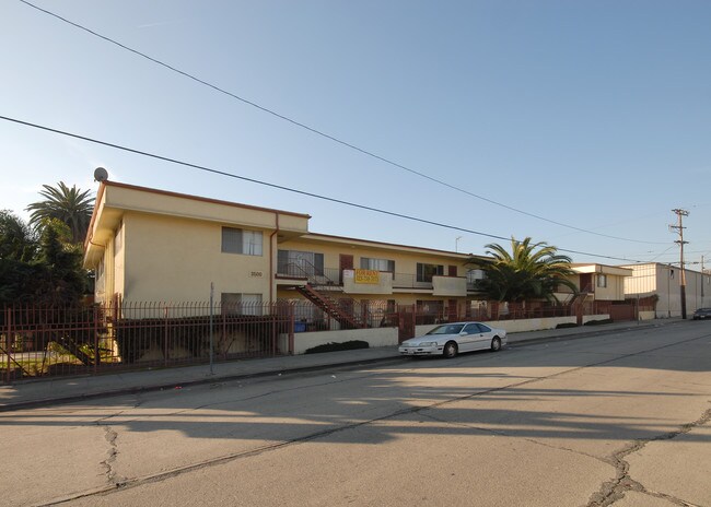 3500 W 63rd St in Los Angeles, CA - Foto de edificio - Building Photo