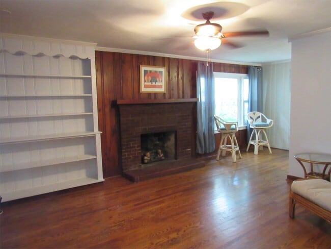 1537 E Ocean View Ave in Norfolk, VA - Building Photo - Building Photo