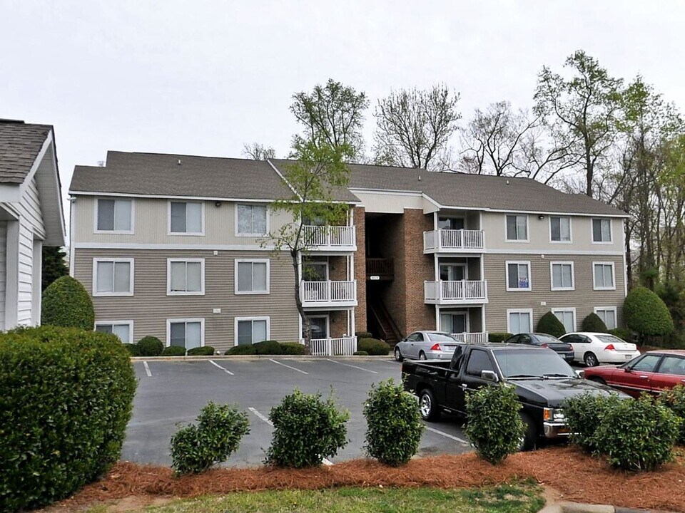 9505 University Terrace Dr in Charlotte, NC - Building Photo