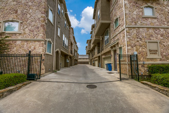 1537 Sienna Ct in Dallas, TX - Building Photo - Building Photo