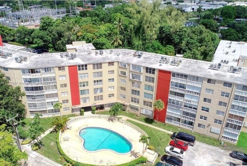 1475 NE 125th Terrace, Unit 103B in North Miami, FL - Foto de edificio