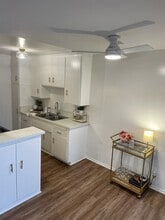 Monroe Manor in Santa Monica, CA - Building Photo - Building Photo