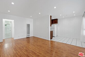 5468 Blackwelder St in Los Angeles, CA - Building Photo - Building Photo