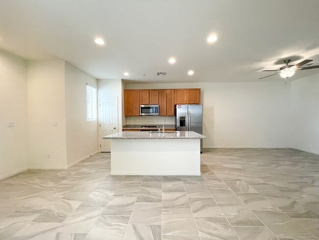 11691 Hamilton Lake Ave in Las Vegas, NV - Building Photo - Building Photo