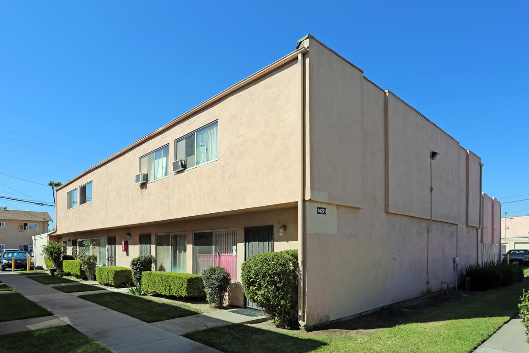 14271 Village Way in Westminster, CA - Building Photo