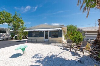 11095 2nd St E in Treasure Island, FL - Building Photo - Building Photo