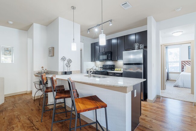 1562 N Westgreen Blvd in Katy, TX - Foto de edificio - Building Photo