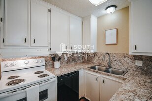 805 E Hiller St in Victoria, TX - Building Photo