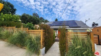 2229 Oak Glen Pl in Los Angeles, CA - Building Photo
