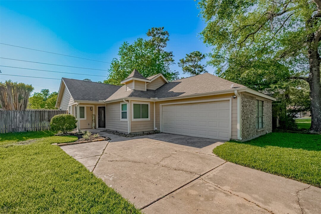 30411 Arborg Dr in Spring, TX - Building Photo
