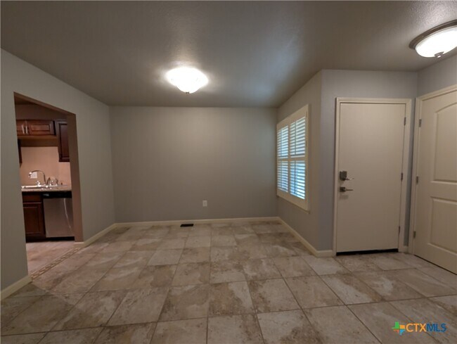 551 Terminal Loop Rd in McQueeney, TX - Building Photo - Building Photo