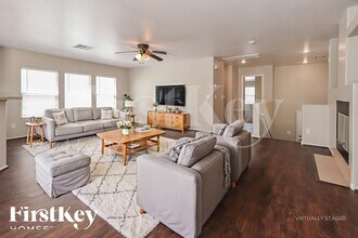 613 Belsay Castle Ct in Las Vegas, NV - Building Photo - Building Photo