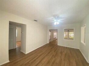 8023 Country Club Rd N in St. Petersburg, FL - Building Photo - Building Photo