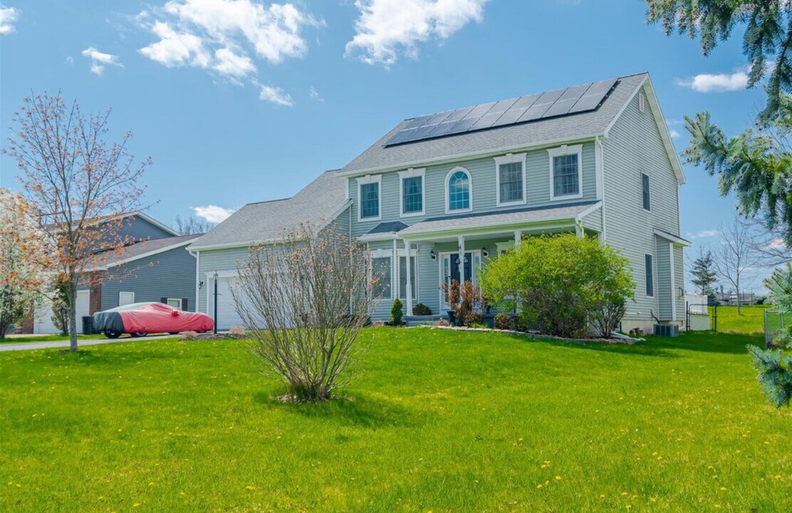 37 Rock Cut Rd in Rensselaer, NY - Building Photo