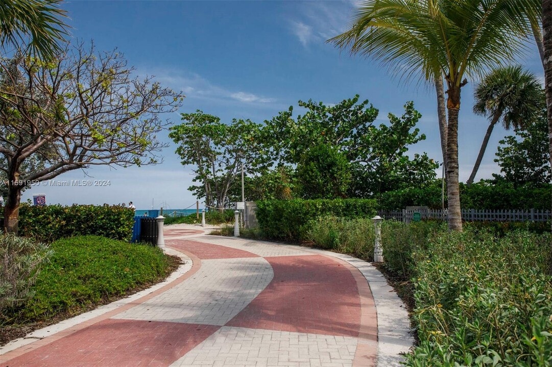 2899 Collins Ave, Unit 537 in Miami Beach, FL - Foto de edificio