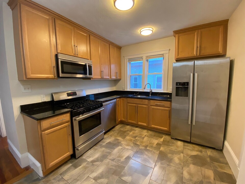 65 Conwell Ave, Unit 3 in Somerville, MA - Foto de edificio