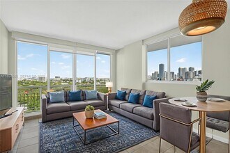 2021 SW 3rd Ave, Unit PH3 in Miami, FL - Foto de edificio - Building Photo