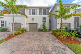 809 SE 16th Ct in Florida City, FL - Building Photo