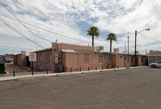 Beautiful One Bedroom One Bathroom in Chandler, AZ - Building Photo - Building Photo