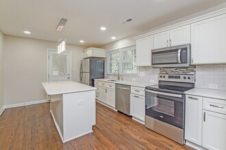 812 Terrace View Dr in Chapel Hill, NC - Foto de edificio - Building Photo