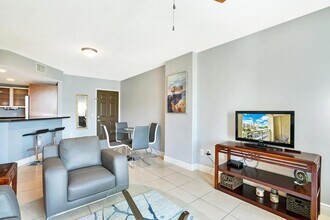 610 Clematis St, Unit 538 in West Palm Beach, FL - Building Photo - Building Photo