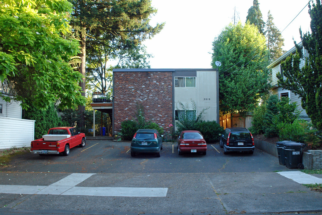 2819 NE Flanders St in Portland, OR - Building Photo