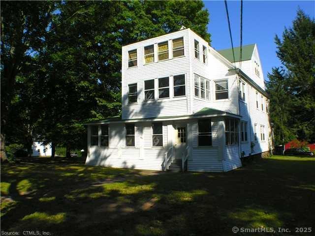 484 Maple Ave in Cheshire, CT - Building Photo