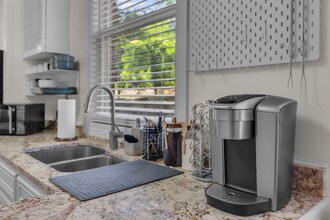 806 Oakwood St in Jackson, MS - Foto de edificio - Building Photo