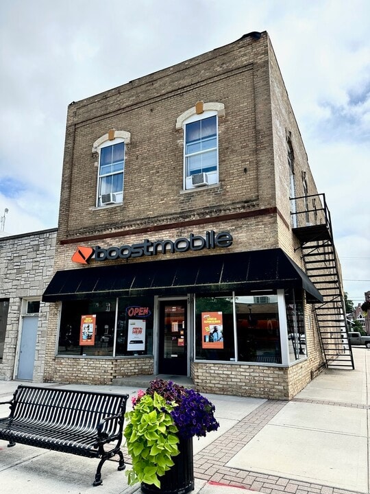 104 E Sumner St in Harvard, IL - Building Photo
