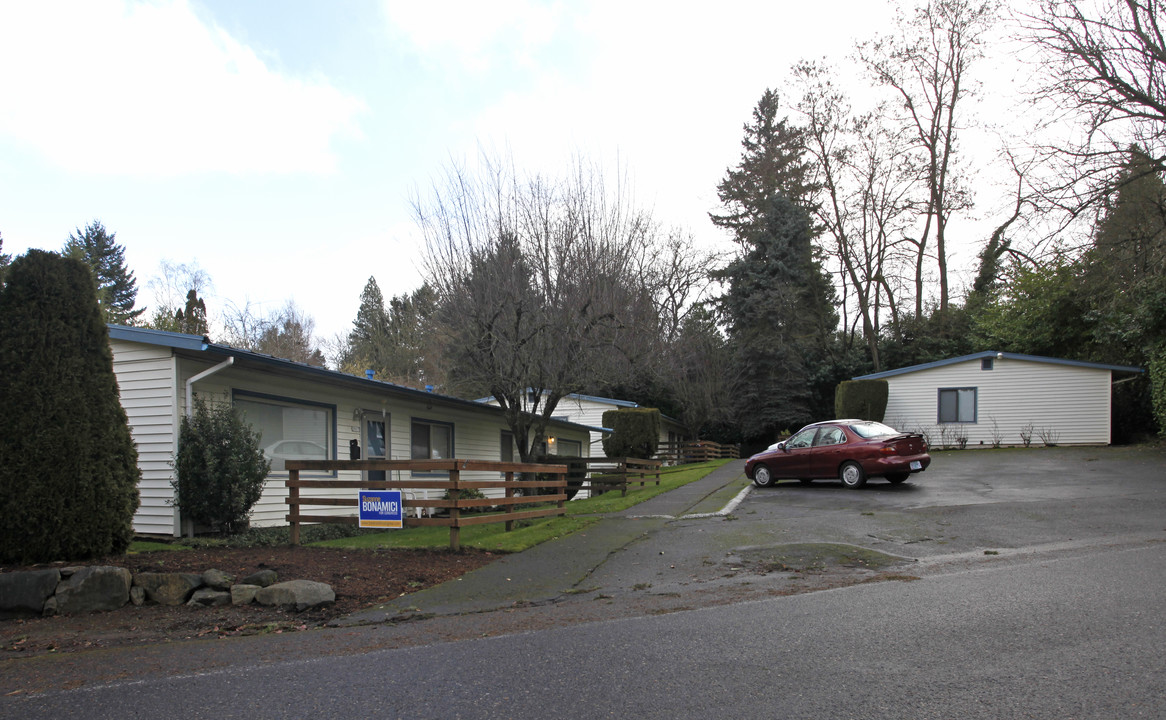 2907-2921 SW Canby St in Portland, OR - Foto de edificio