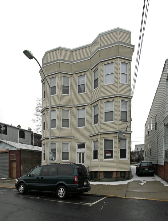 10-12 S 5th St in Harrison, NJ - Building Photo