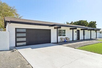 3010 N Chuperosa Rd in Palm Springs, CA - Building Photo - Building Photo