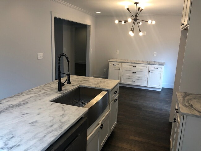 874 Rochelle Dr SW in Atlanta, GA - Building Photo - Building Photo