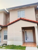 13721 SW 171st Ln in Miami, FL - Building Photo