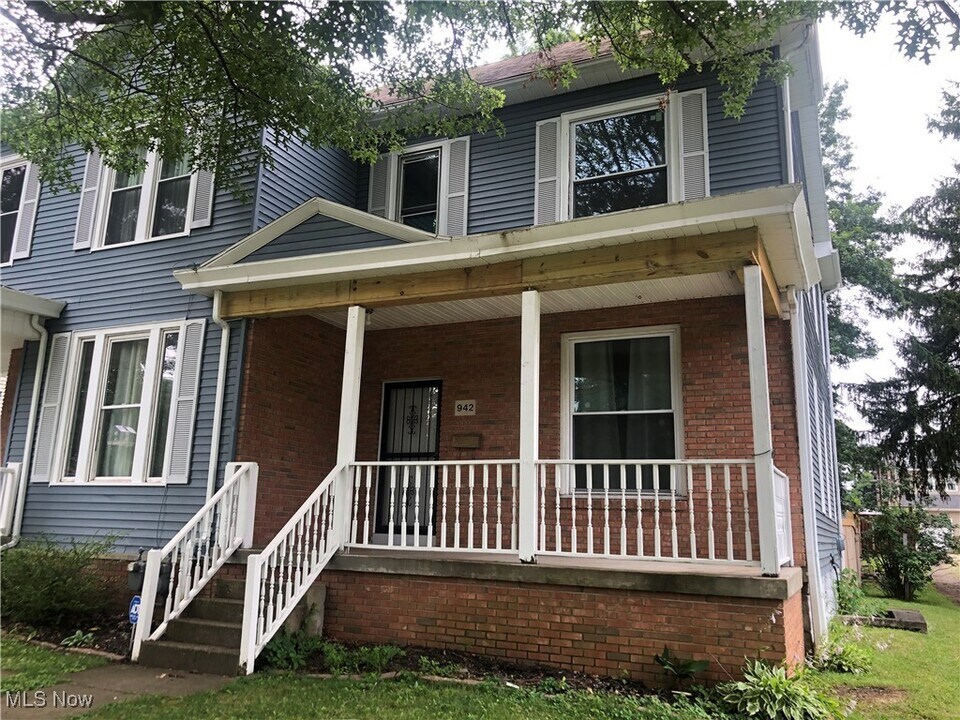 942 Locust Ave in Zanesville, OH - Building Photo