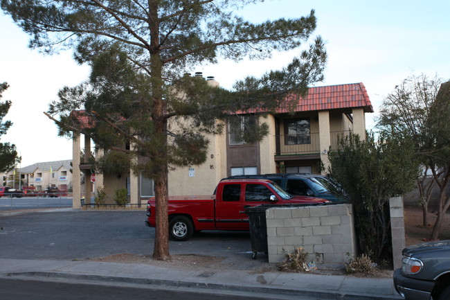 6244 Yerba in Las Vegas, NV - Building Photo - Building Photo