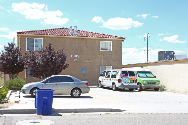 1909 Wilmoore Dr SE in Albuquerque, NM - Building Photo - Primary Photo