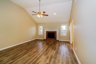 5349 Tracey Jo Rd in Greenwood, IN - Foto de edificio - Building Photo