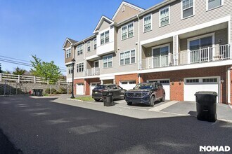 404 Dickson Ct in Highland Park, NJ - Building Photo - Building Photo