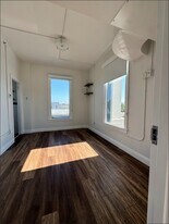 217 S River St in Seguin, TX - Building Photo