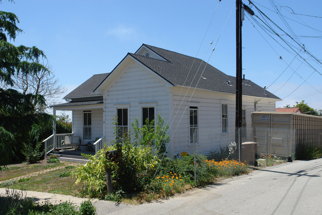 37-39 S Crimea St in Ventura, CA - Foto de edificio